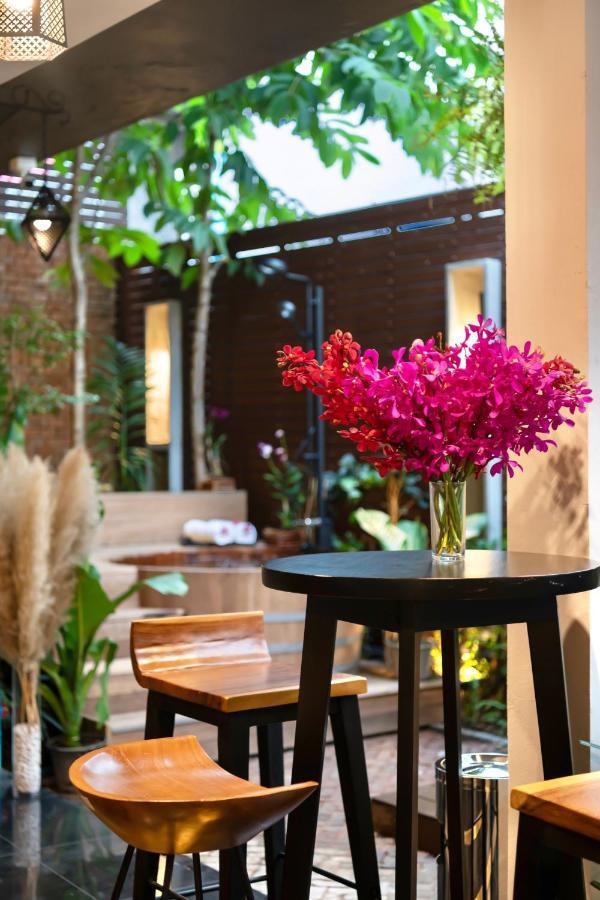 Red Door Heritage Hotel Банкок Екстериор снимка