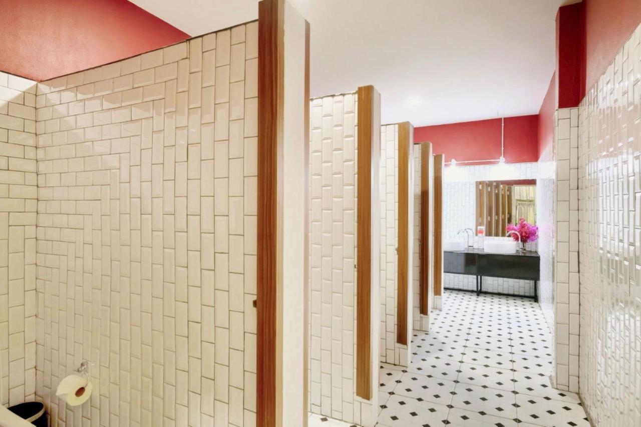 Red Door Heritage Hotel Банкок Екстериор снимка