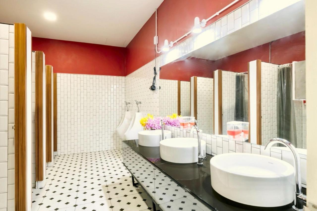 Red Door Heritage Hotel Банкок Екстериор снимка